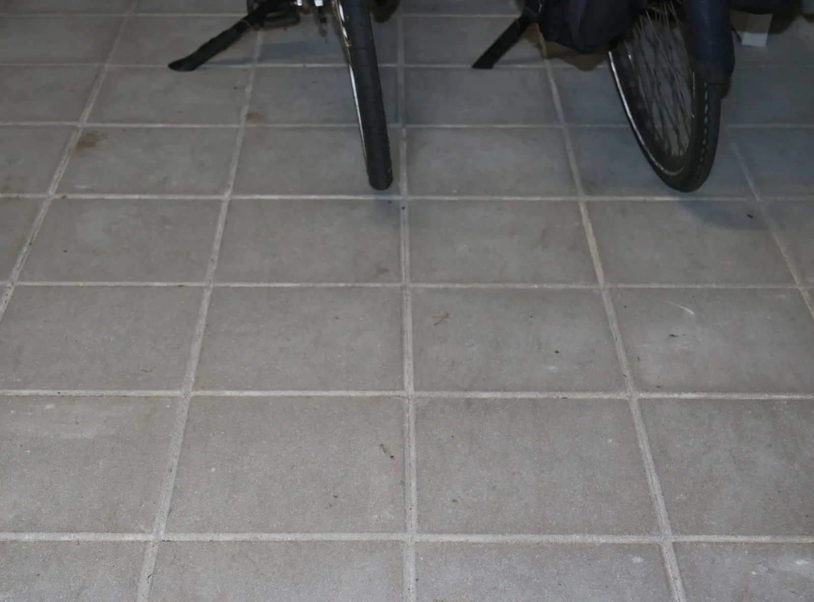 Tegel 30x30x4,5 facet HK grijs klein pakket 30x30x4,5cm Grijs