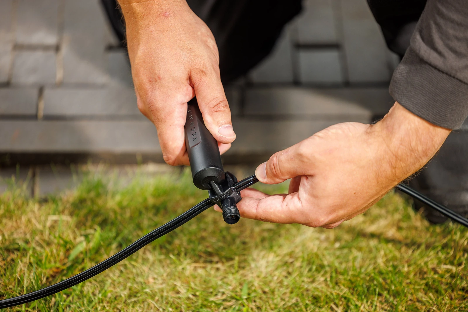 Een Lightpro connector aansluiten op de hoofdkabel