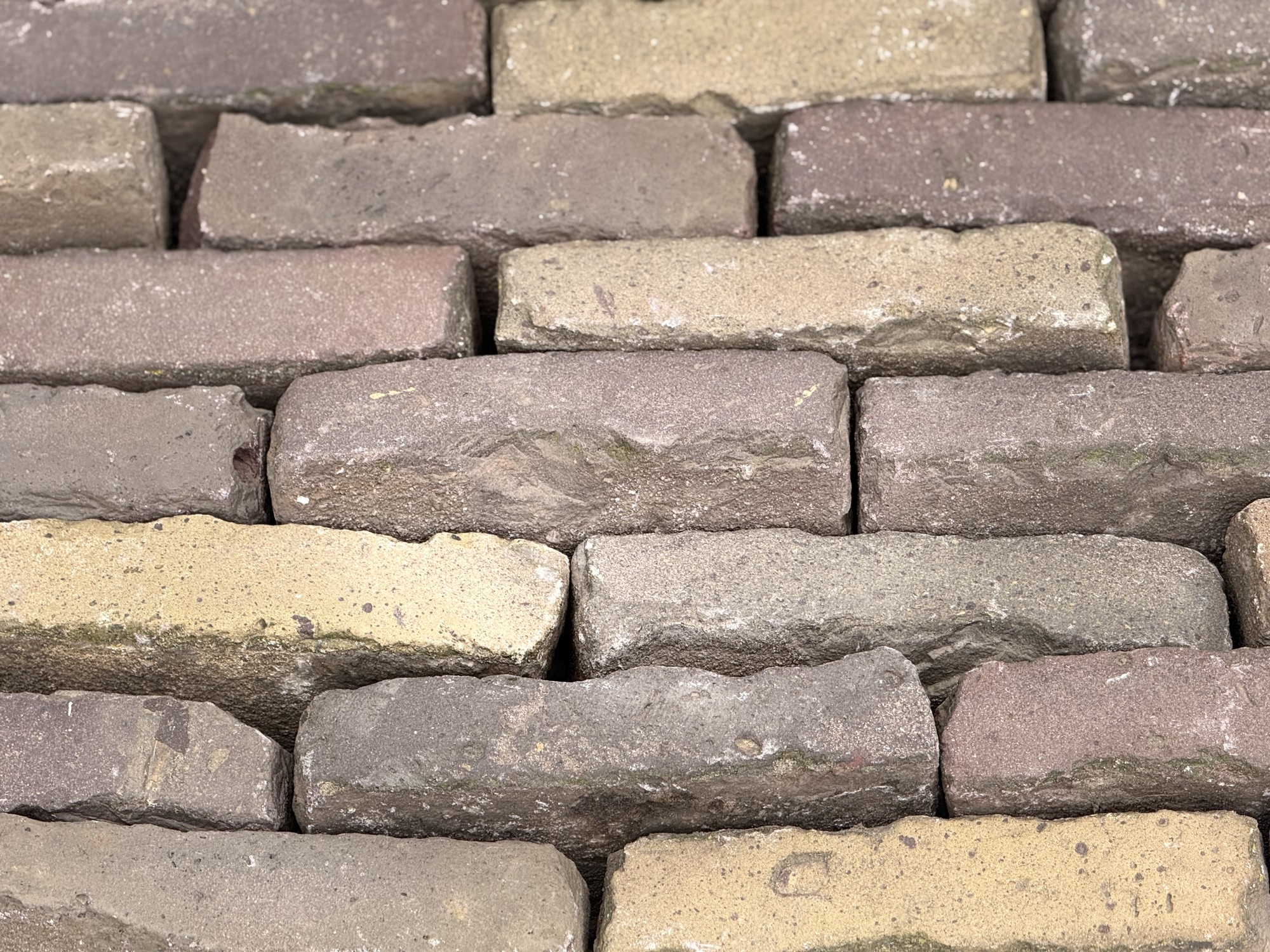 Oud gebakken Waalformaat genuanceerd — detail van kleur en structuur