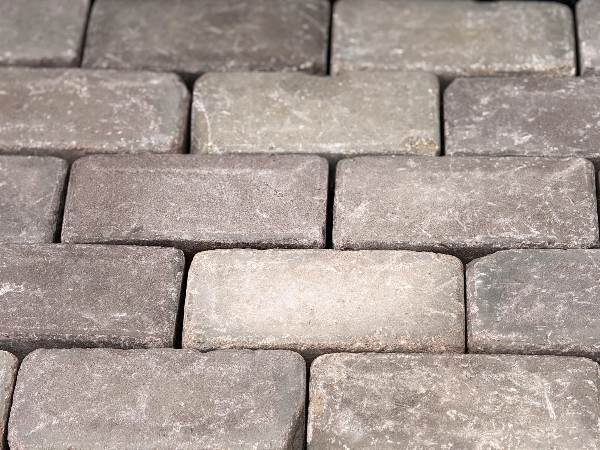 Klinkerdetail dat de bron bij Jan Nieuwenhuyzenstraat Breda toont