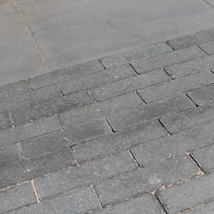 Strackstone Crown GRN+ DF 21x7x8 vlak antraciet PL2